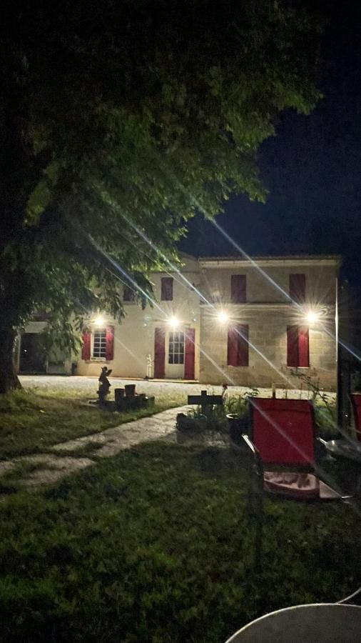مبيت وإفطار Les Artigues-de-Lussac Aux Abris Des Vents D'Anges المظهر الخارجي الصورة