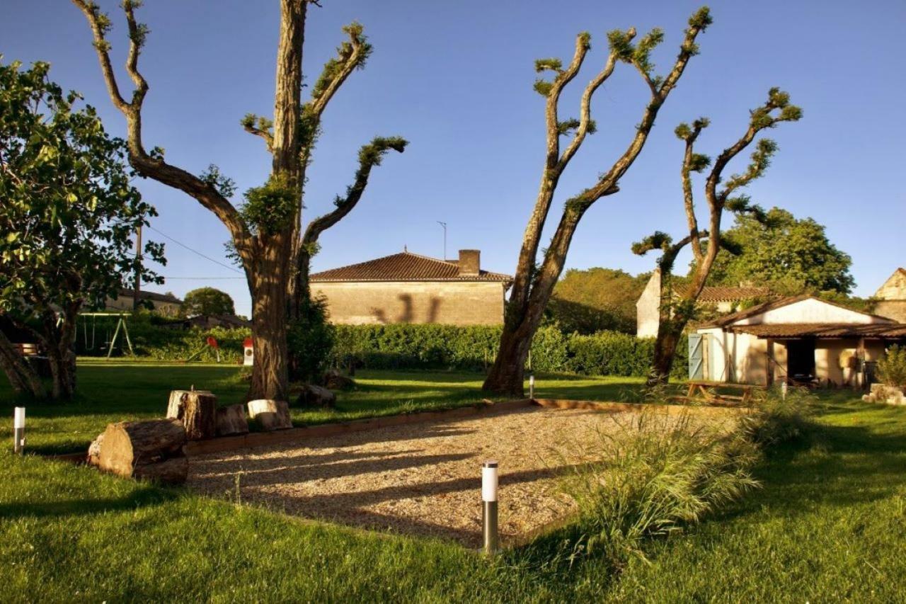 مبيت وإفطار Les Artigues-de-Lussac Aux Abris Des Vents D'Anges المظهر الخارجي الصورة